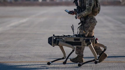 Σκύλοι-ρομπότ θα αναλάβουν την προστασία των αεροπορικών βάσεων των ΗΠΑ (ΒΙΝΤΕΟ)