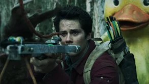 Ο Dylan O’ Brien του Maze Runner θέλει να σώσει την ανθρωπότητα στο “Love and Monsters” (BINTEO)