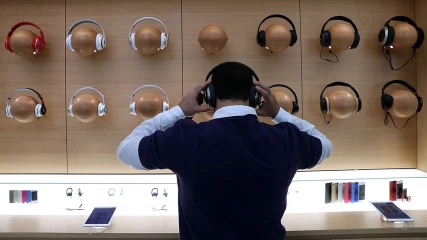 Η Apple σταματά να πουλά ανταγωνιστικά ακουστικά και ηχεία λίγο πριν το event της
