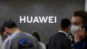 Ανάσα για την Huawei καθώς στρατηγικοί προμηθευτές έλαβαν άδεια συνεργασίας από τις ΗΠΑ