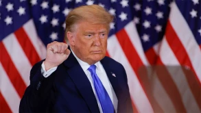 Ο Trump αυτοανακηρύχτηκε νικητής των εκλογών - Facebook και Twitter περιορίζουν τις δηλώσεις του ως ψευδείς
