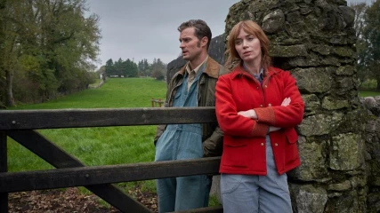 Emily Blunt και Jamie Dornan δεν μπορούν χώρια στο trailer του Wild Mountain Thyme