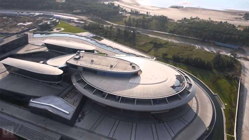 Κτίριο σε σχήμα USS Enterprise