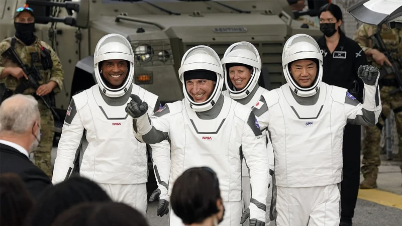 NASA και SpaceX γράφουν ιστορία με την εκτόξευση του Crew-1 (ΒΙΝΤΕΟ)