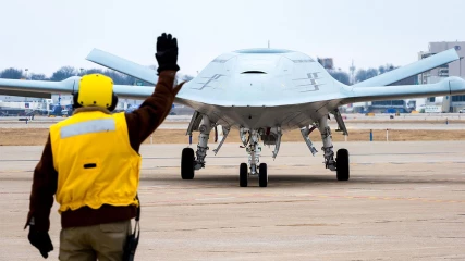 Το MQ-25 drone ανεφοδιασμού της Boeing ολοκλήρωσε την πρώτη δοκιμή του (ΒΙΝΤΕΟ)