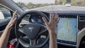 Tesla: Ταξίδι χωρίς χέρια για 613 χιλιόμετρα (ΒΙΝΤΕΟ)