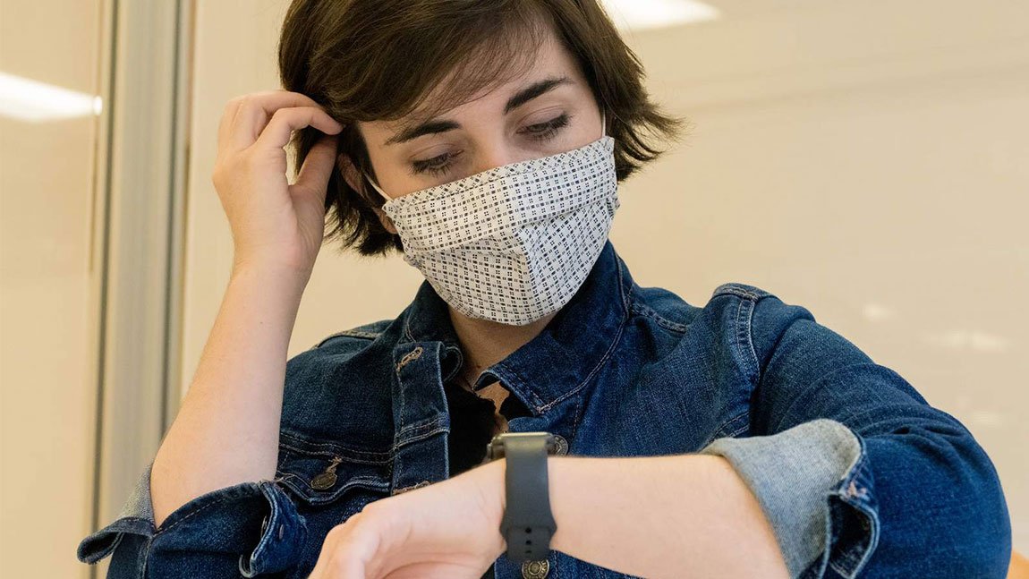 Τα smartwatches μπορούν να εντοπίσουν την COVID-19 πριν να εμφανιστούν συμπτώματα