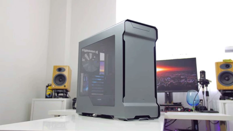 Νέα κουτιά από την Phanteks