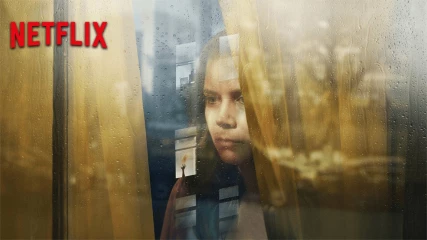 The Woman in the Window: Μάθαμε πότε κυκλοφορεί το πολυαναμενόμενο θρίλερ στο Netflix (ΒΙΝΤΕΟ)