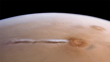 Μάθαμε τι είναι αυτό το μυστηριώδες τεράστιο λευκό σύννεφο στον Άρη