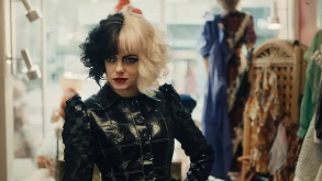 Cruella: Στο νέο trailer η Emma Stone θυμίζει ακόμη πιο πολύ τον Joker
