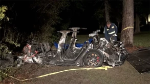 Δύο νεκροί από σύγκρουση Tesla χωρίς οδηγό (ΕΙΚΟΝΕΣ+ΒΙΝΤΕΟ)