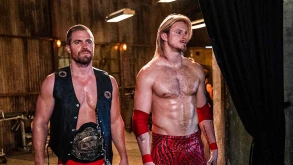 Stephen Amell και Alexander Ludwig οργώνουν τα ρινγκ στο πρώτο trailer του “Heels”