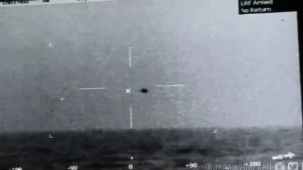 UFO βουτάει στον ωκεανό - Το Πεντάγωνο επιβεβαιώνει την αυθεντικότητα των πλάνων (ΒΙΝΤΕΟ)