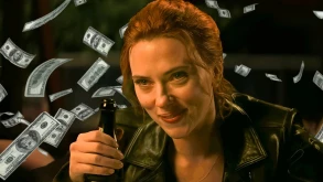 Η σαρωτική "Black Widow" της Scarlett Johansson σπάει τα ταμεία και την πανδημία