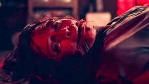 Στο ‘A Classic Horror Story’ γίνεται το μεγάλο πάρτι των horror κλισέ