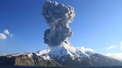 Τρία ηφαίστεια εξερράγησαν ταυτόχρονα στην Αλάσκα
