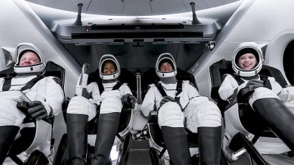 Εκτοξεύτηκε επιτυχώς η πρώτη τουριστική διαστημική πτήση της SpaceX (ΒΙΝΤΕΟ)