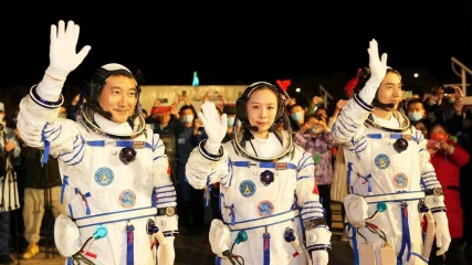 Η Κίνα έστειλε τρεις ακόμα ταϊκοναύτες στο νέο της διαστημικό σταθμό Tianhe (ΒΙΝΤΕΟ)