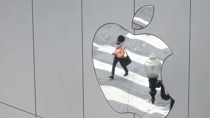 Η Apple μηνύει εταιρία που κατασκόπευε τα iPhone
