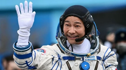 Ιάπωνας δισεκατομμυριούχος πήγε στον ISS πριν τη βόλτα του στη Σελήνη (ΕΙΚΟΝΕΣ+BINTEO)
