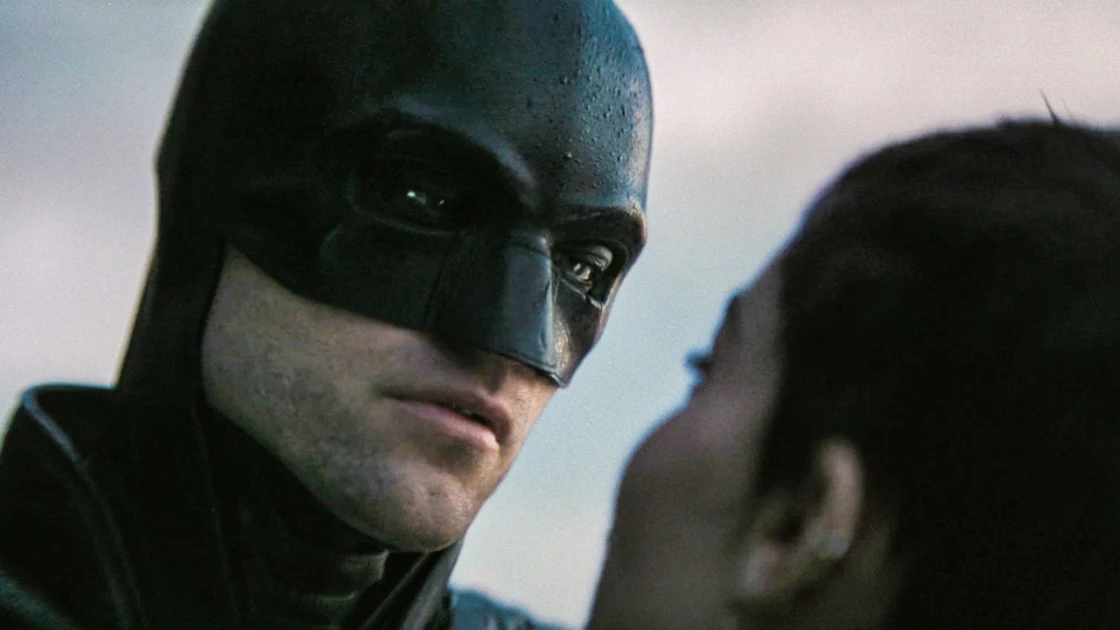 The Batman: Ο Robert Pattinson έχει ένα φορτισμένο τετ-α-τετ με την Zoe Kravitz (ΦΩΤΟ)