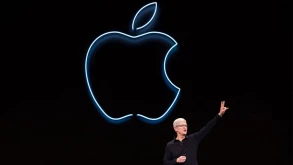 Η Apple έγινε η πρώτη εταιρία που ξεπέρασε προσωρινά τα $3 τρισεκατομμύρια