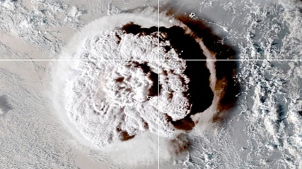 Δορυφόρος κατέγραψε την τεράστια έκρηξη ηφαιστείου που προκάλεσε τσουνάμι (ΕΙΚΟΝΕΣ-ΒΙΝΤΕΟ)