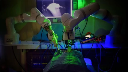 Ρομπότ χειρουργεί αυτόνομα, χωρίς τη βοήθεια γιατρού