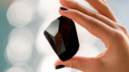 Πωλήθηκε μαύρο διαμάντι δισεκατομμυρίων ετών σε δημοπρασία