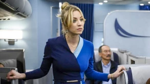 Η 2η σεζόν του The Flight Attendant έκανε ένα βήμα πιο κοντά στις οθόνες σας (ΒΙΝΤΕΟ)