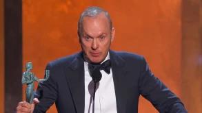 Βραβεία SAG 2022: "Λύγισε" ο Michael Keaton αφιερώνοντας το βραβείο στον ανιψιό του που έχασε από ναρκωτικά