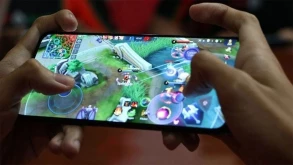 Η Samsung κατηγορείται πως μειώνει τις επιδόσεις των εφαρμογών (BINTEO)