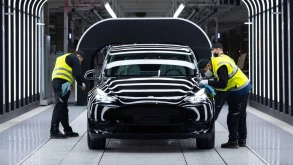 Η Tesla ξεκίνησε να παραδίδει τα πρώτα Model Y ευρωπαϊκής κατασκευής (ΕΙΚΟΝΕΣ)