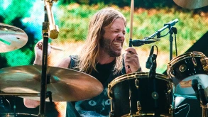 Έφυγε από τη ζωή ο ντράμερ των Foo Fighters, Taylor Hawkins