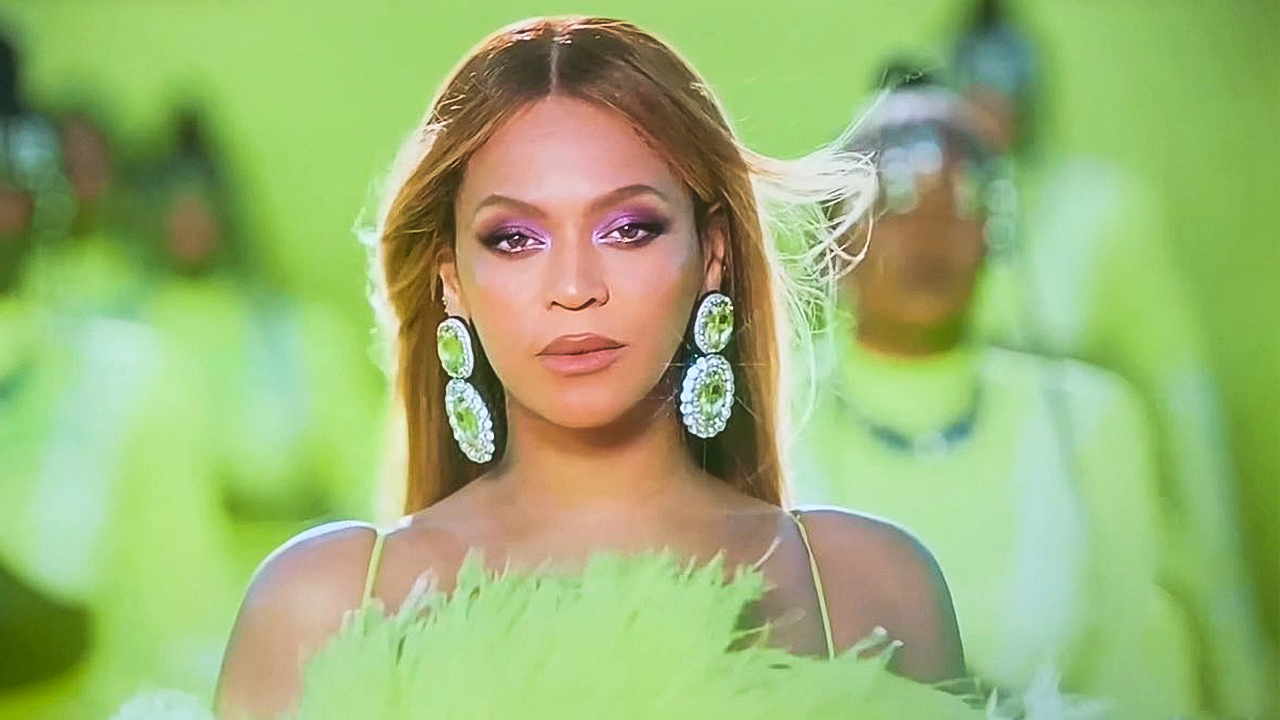 Oscars 2022: Η Beyonce άνοιξε τη λαμπερή βραδιά με ένα φοβερό μουσικό performance (ΒΙΝΤΕΟ)