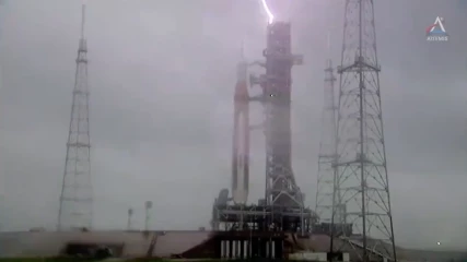 Κεραυνός χτύπησε τη βάση εκτόξευσης του SLS πυραύλου της NASA (ΒΙΝΤΕΟ)