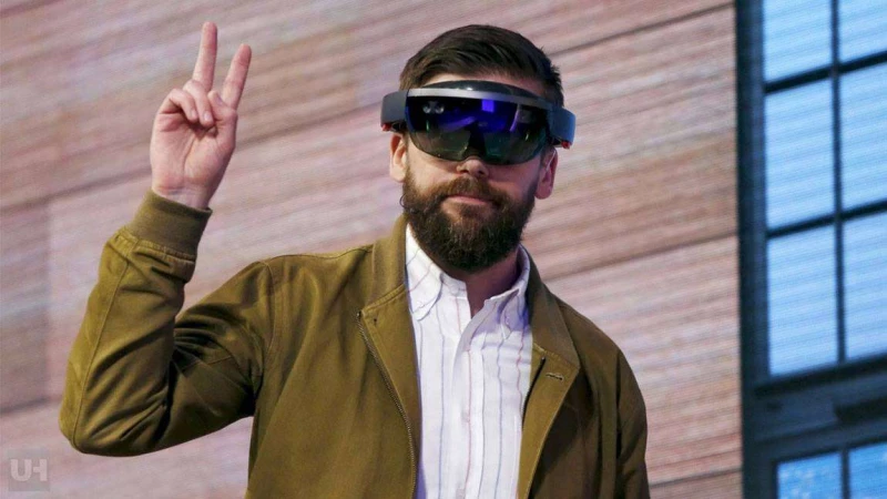 Προς επαγγελματική χρήση η πρώτη έκδοση του HoloLens