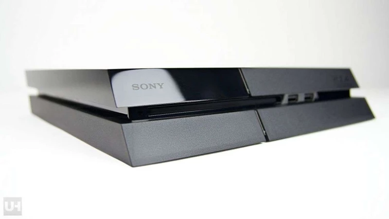 Στη κορυφή και τον Ιούνιο το PS4