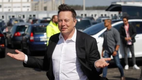 Ο Elon Musk πούλησε μετοχές της Tesla αξίας $4 δισεκατομμυρίων