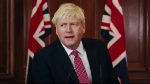 Ο Kenneth Branagh είναι αγνώριστος ως Μπόρις Τζόνσον στη νέα σειρά "This England" (ΒΙΝΤΕΟ)