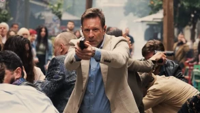The Bricklayer: Aaron Eckhart και Nina Dobrev στις πρώτες εικόνες από την ταινία που τίμησε τη Θεσσαλονίκη