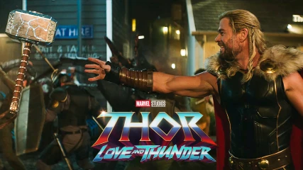 Thor: Love and Thunder: Δείτε τη σκηνή του reunion με το Mjolnir που δεν πάει και τόσο καλά (ΒΙΝΤΕΟ)