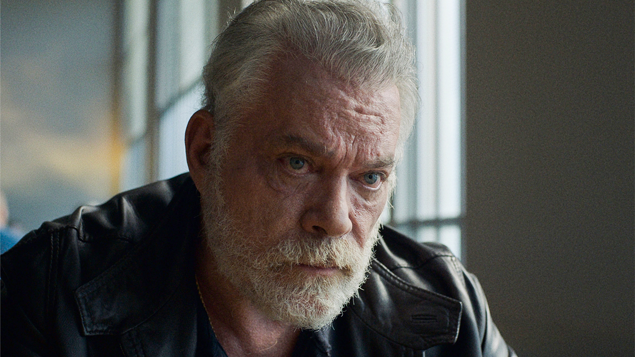 Δείτε τον Ray Liotta στον τελευταίο του τηλεοπτικό ρόλο στη νέα σειρά του Apple TV+ (ΒΙΝΤΕΟ)