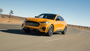 Η Ford ανακαλεί χιλιάδες ηλεκτρικά οχήματα λόγω υπερθέρμανσης μπαταριών