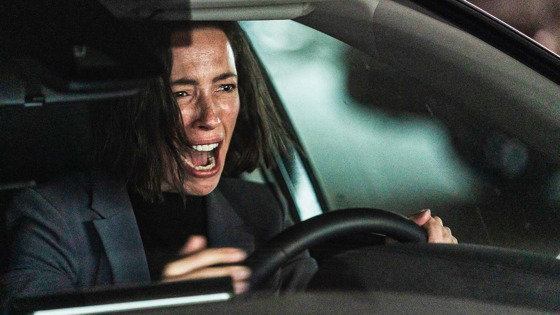 Η ζωή της Rebecca Hall γίνεται εφιαλτική στη νέα ταινία Resurrection (ΒΙΝΤΕΟ)