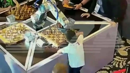 Ρομπότ άρπαξε και έσπασε το δάχτυλο παιδιού σε αγώνα σκακιού (ΒΙΝΤΕΟ)