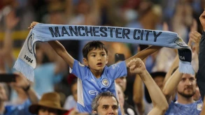Η Manchester City παρουσίασε ένα "έξυπνο" κασκόλ