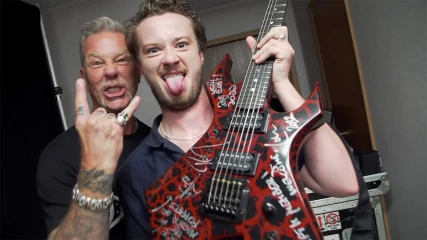 O Eddie Munson του Stranger Things συνάντησε τους Metallica και τα σπάσανε μαζί (ΦΩΤΟ+ΒΙΝΤΕΟ)