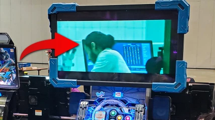 Fan του Morbius έβαλε την ταινία να παίξει με ανάλυση 144p σε ένα arcade μηχάνημα (ΦΩΤΟ)